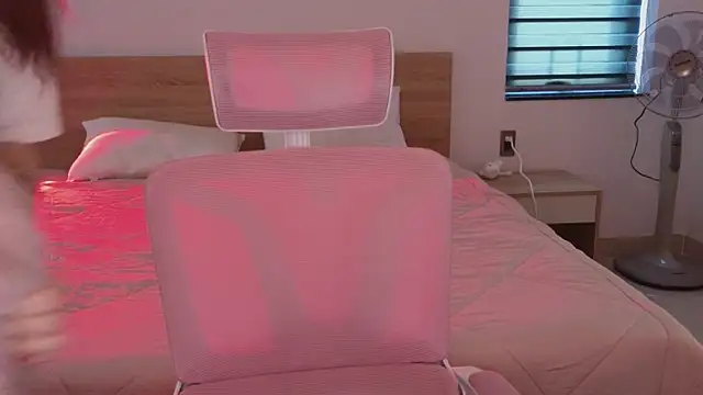 YasmineWest online show from April 13, 12:45 am