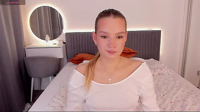 Snapshot of CassieRayss chatting on October 6, 3:29 pm CassieRayss online show from October 6, 3:29 pm