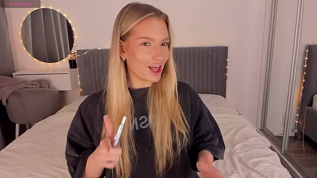 CassieRayss online show from April 20, 3:26 pm