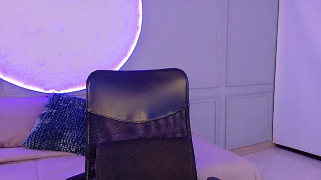 martina duque  online show from March 4, 9:10 pm