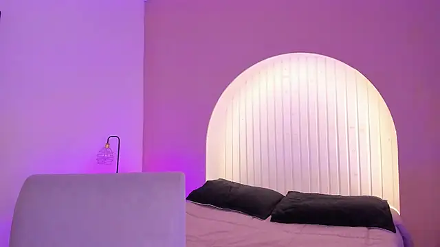 martina duque  online show from April 10, 5:30 pm