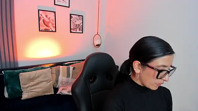 kira moon   online show from February 24, 8:40 pm