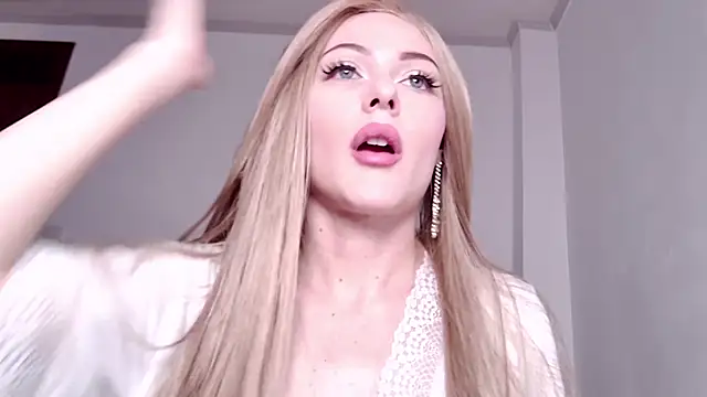 caarlywhitee online show from March 11, 1:32 am