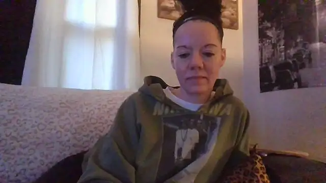 SidneyRaee online show from November 2, 3:15 pm