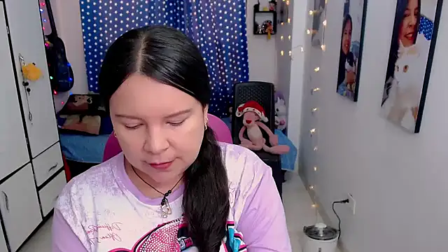 claryssa  online show from December 4, 9:04 pm