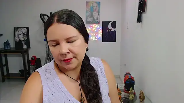 claryssa  online show from May 28, 7:01 pm