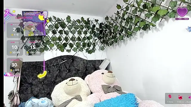 PaulinaSwan online show from December 16, 4:02 pm