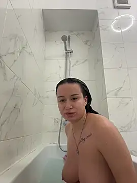 Snapshot of vixennn chatting on October 25, 1:19 pm vixennn online show from October 25, 1:19 pm