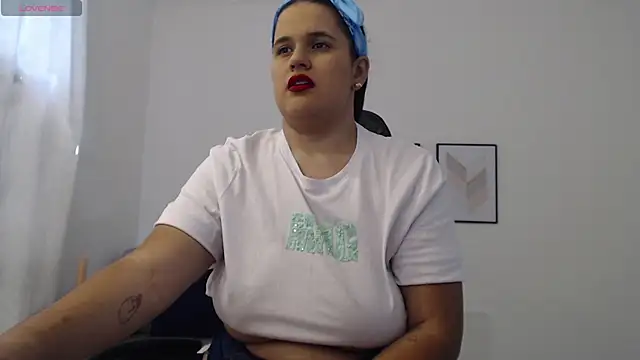 natalia curvy1 online show from September 19, 6:07 pm