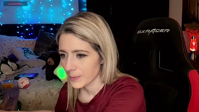 Lisaonthemoon online show from April 22, 5:10 pm