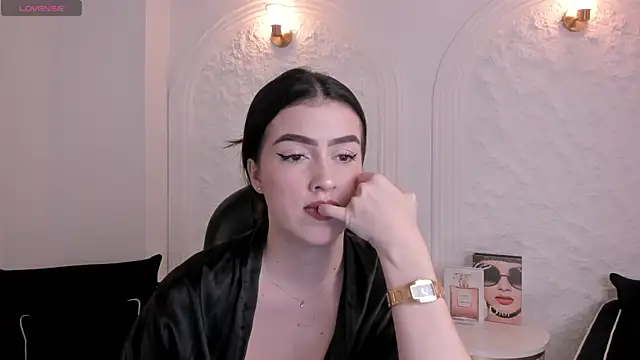 PaulinaSantos  online show from July 18, 8:44 pm