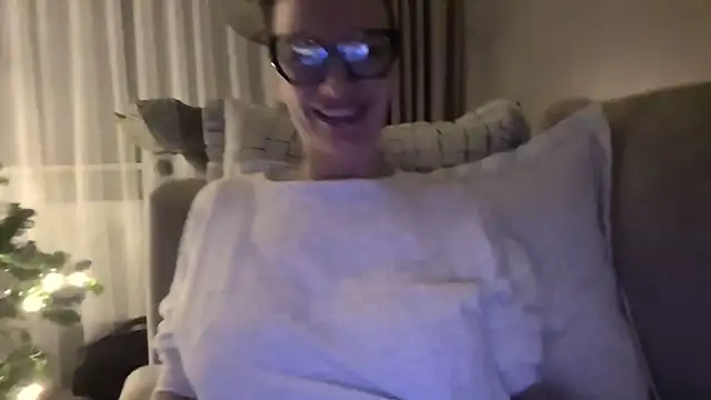 SweetMonicaUK online show from December 15, 10:48 pm