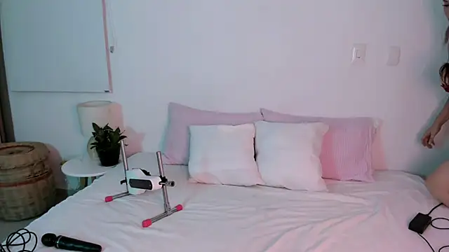 Abrilqueen online show from October 2, 11:54 pm