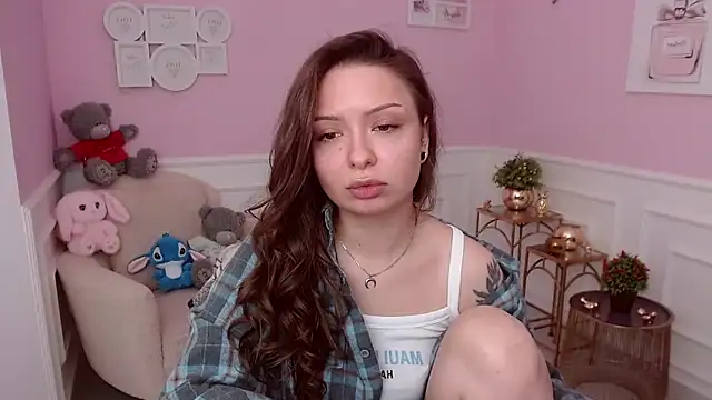 LucySkilar online show from March 17, 5:44 am