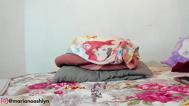 Snapshot of Melaniegirl17 chatting on September 30, 7:19 pm Melaniegirl17 online show from September 30, 7:19 pm