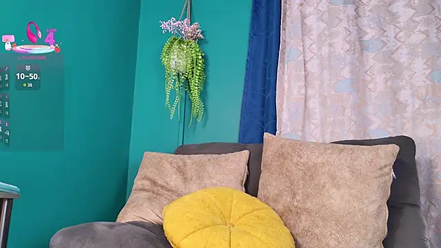 Layla 17 online show from April 13, 10:54 pm