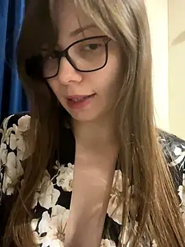 Snapshot of EvaRoss_ chatting on October 14, 5:37 pm EvaRoss online show from October 14, 5:37 pm