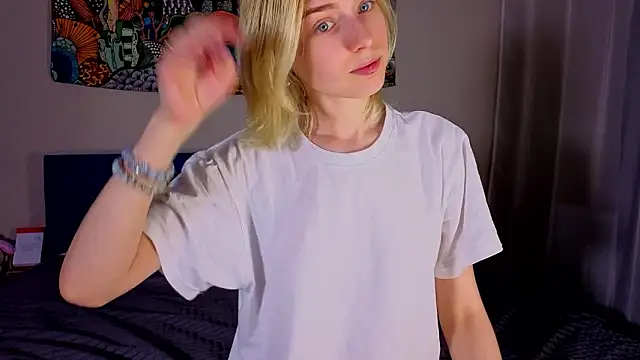 Crayzy Luv online show from March 29, 2:32 am