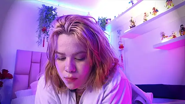 albaismynameX online show from October 9, 1:26 pm