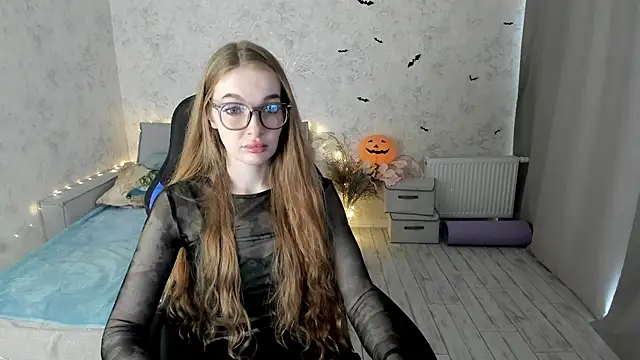 Snapshot of LissaCain chatting on October 8, 7:35 am LissaCain online show from October 8, 7:35 am