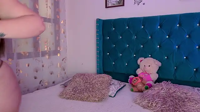 Lilly Peach22 online show from February 1, 4:11 am