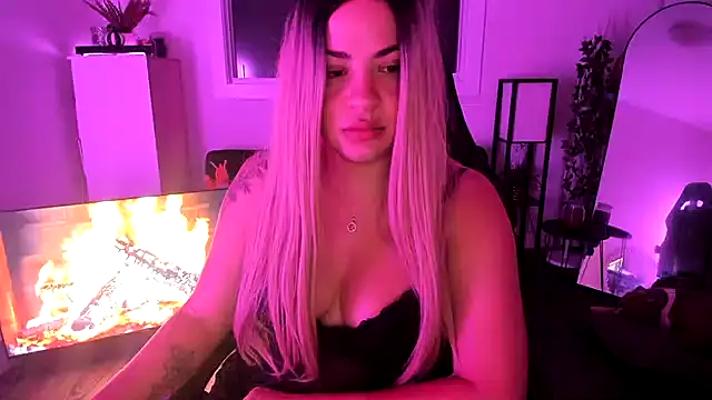 MelSaunders online show from November 7, 3:45 am