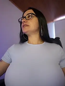 preetypeach online show from March 23, 9:10 pm