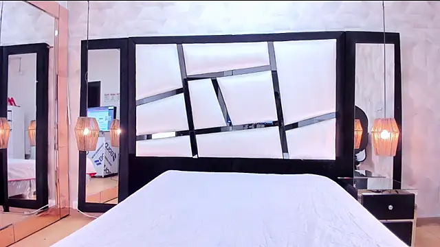 LiaObrien online show from November 8, 8:58 pm