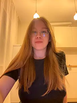 Eva Weyne online show from November 1, 7:40 pm