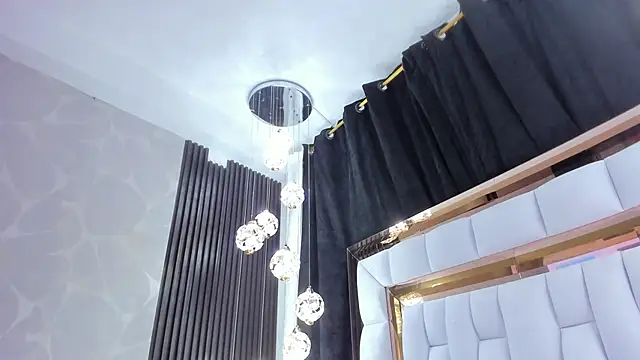 Snapshot of SarayRoyse chatting on October 8, 8:02 pm SarayRoyse online show from October 8, 8:02 pm