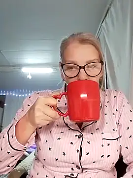 irinamaux online show from November 19, 5:57 pm