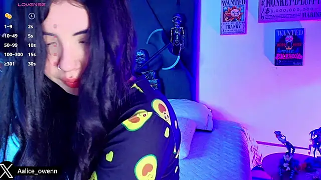 Snapshot of Aliceowenn chatting on October 15, 10:34 pm Aliceowenn online show from October 15, 10:34 pm