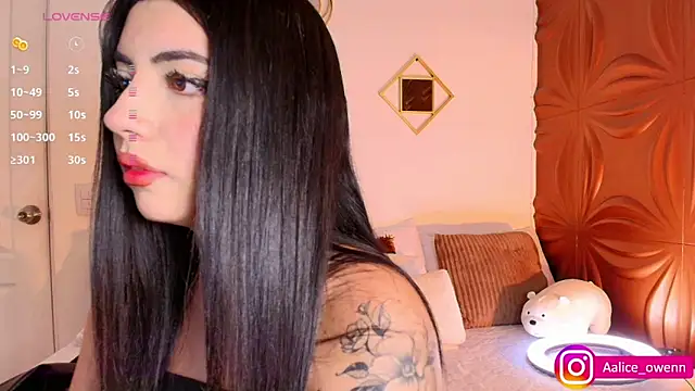 Snapshot of Aliceowenn chatting on September 24, 1:15 am Aliceowenn online show from September 24, 1:15 am