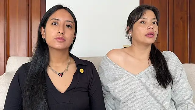 Snapshot of 2SummerLove1 chatting on October 25, 1:52 pm 2SummerLove1 online show from October 25, 1:52 pm