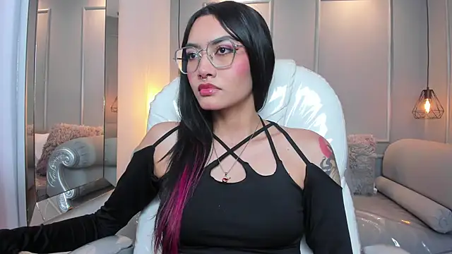 AzuraKindong online show from November 12, 8:07 pm