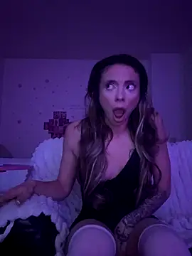 greedybratt online show from November 14, 8:03 am