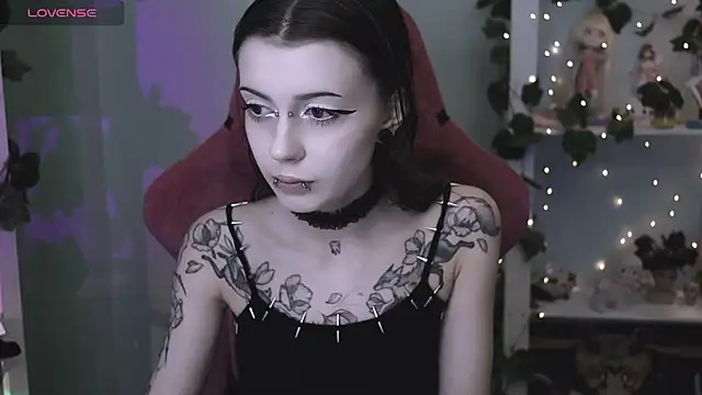 prettybones online show from June 4, 11:31 pm