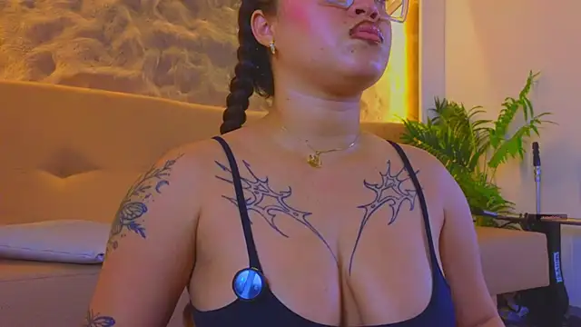 Isa  Blanc online show from November 28, 3:09 am