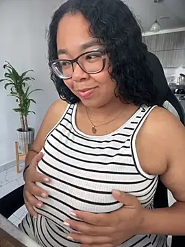 Snapshot of XMara chatting on September 15, 1:52 pm XMara online show from September 15, 1:52 pm