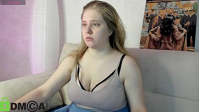 Snapshot of Megan_Violer chatting on October 6, 5:07 pm Megan Violer online show from October 6, 5:07 pm