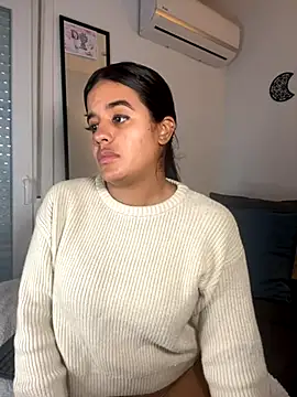 EmelyRogers online show from November 17, 4:30 pm