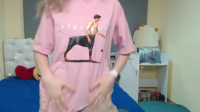 TinaRedly online show from November 29, 6:34 pm