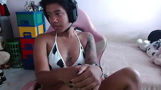 TiffanyRoouse online show from November 20, 9:27 pm