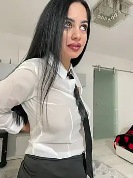  adelle online show from January 9, 12:09 pm