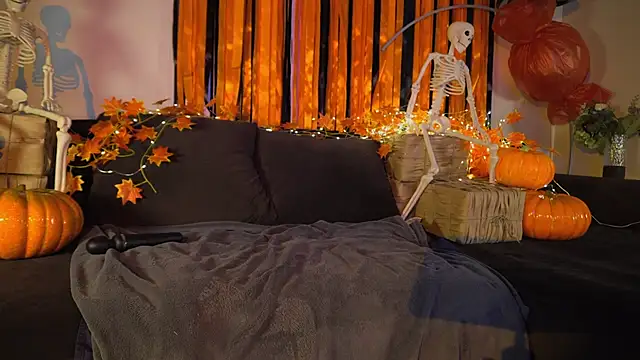 ELLIEJAY online show from October 31, 5:31 am