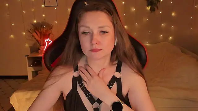 desperatehousewife   online show from February 28, 9:36 pm