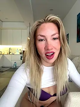 LuisaBecker online show from January 18, 12:01 pm