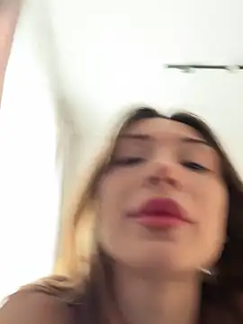 mollyyank online show from March 27, 9:10 am