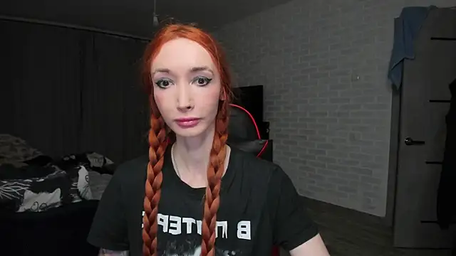 Roxy Silver online show from November 18, 8:10 pm