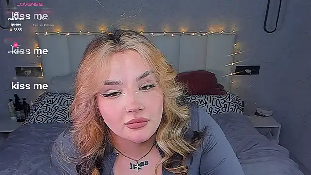 little m0use online show from February 5, 11:02 am